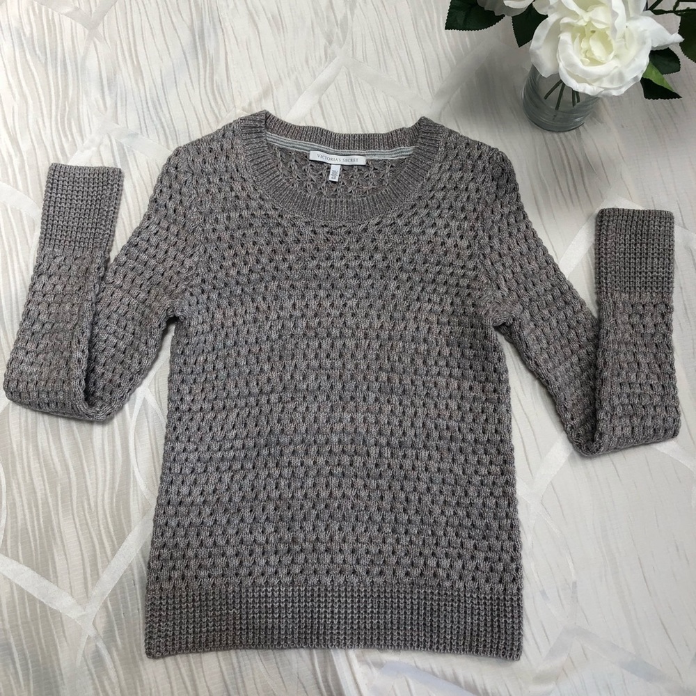 ✨Victoria’s Secret gray sweater✨